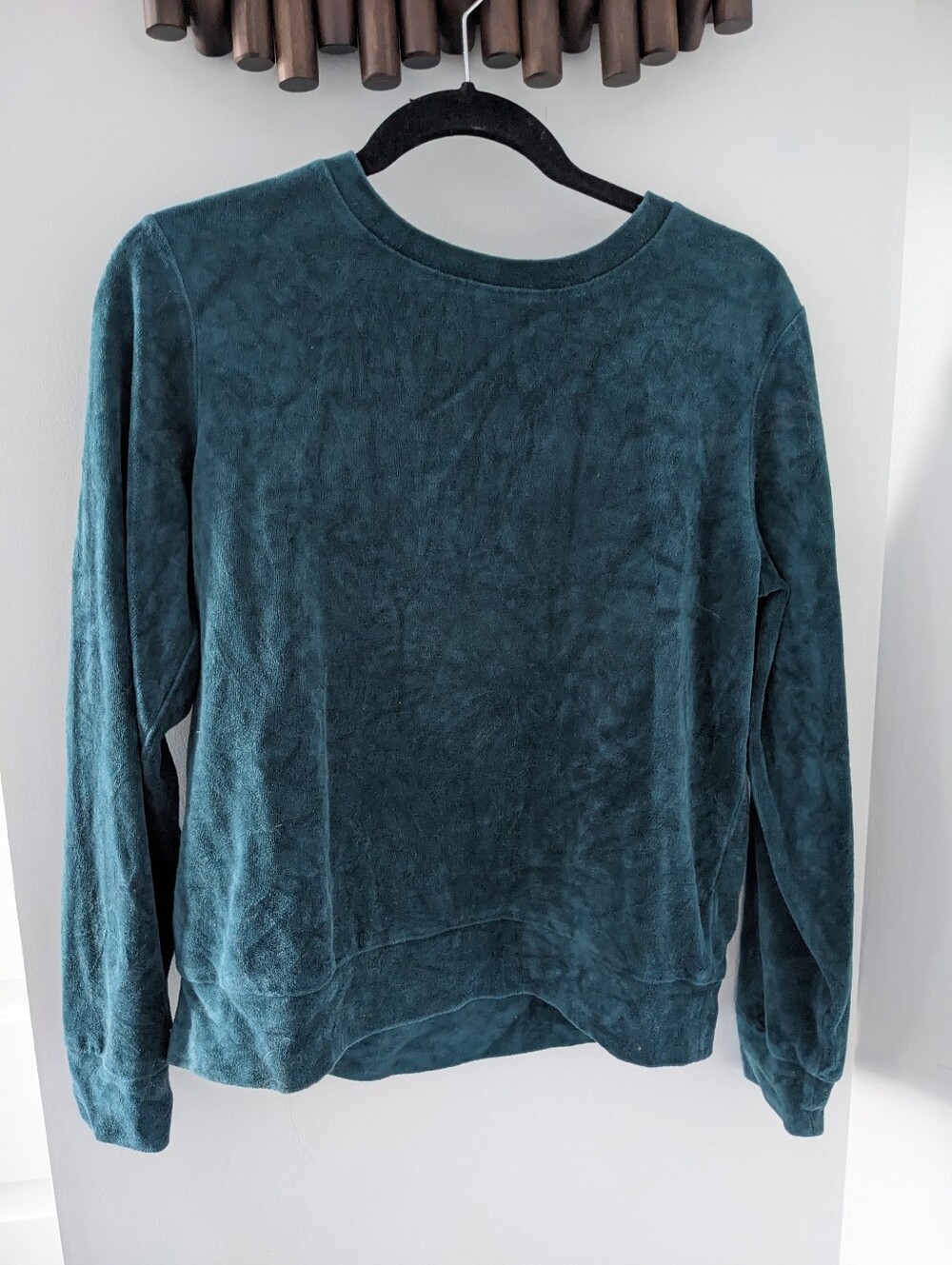 Simon's Twik Women's Velvet Crewneck Sweater in Teal Green - Size US M